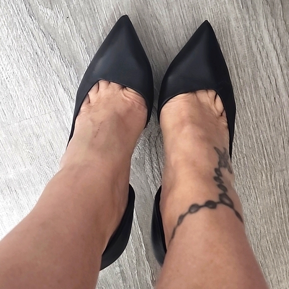 ALDO BLACK HIGH POINTED PUMPS  SEXY STILLETO ALDO HEELS /RED BOTTOMS/CLOSED PUMP - Picture 1 of 10